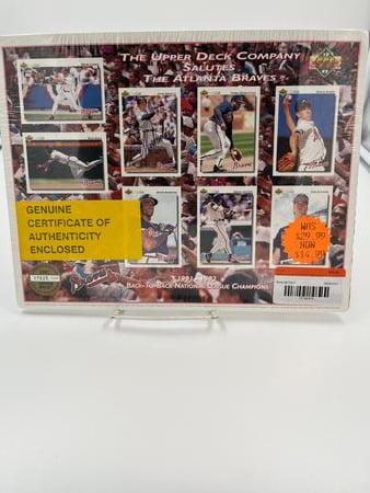 92UD Sal Braves8X11 Smoltz Signature