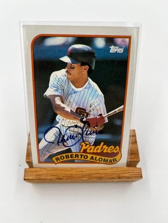1989 TOPPS ROBERTO ALOMAR AUTOGRAPHED ROOKIE - PADRES