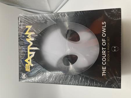 BATMAN COURT OF OWLS BK & MASK SET